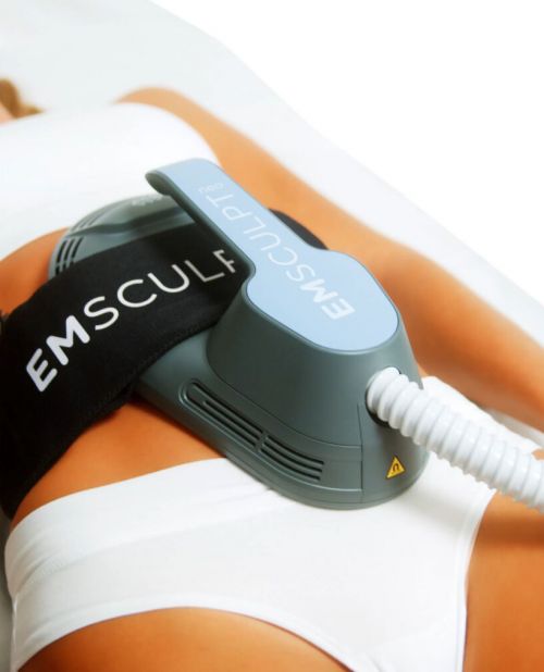 Emsculpt_Neo_PIC_Female-Model-Applicator-Abdomen-41_ENUS100